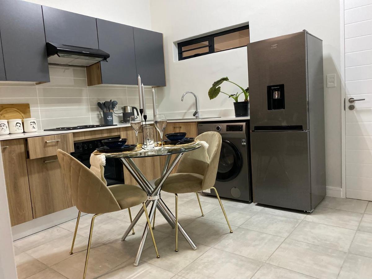 1 bedroom Luxurious Apartment in Sandton