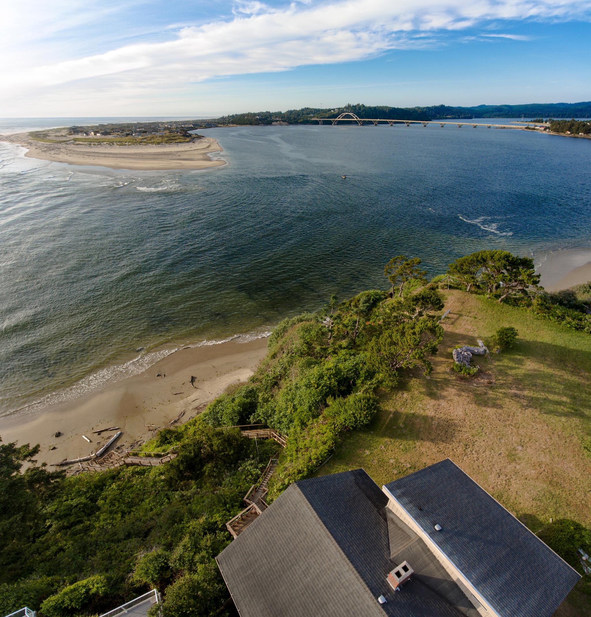 Panoramic Promontory: Bay View Beach House3